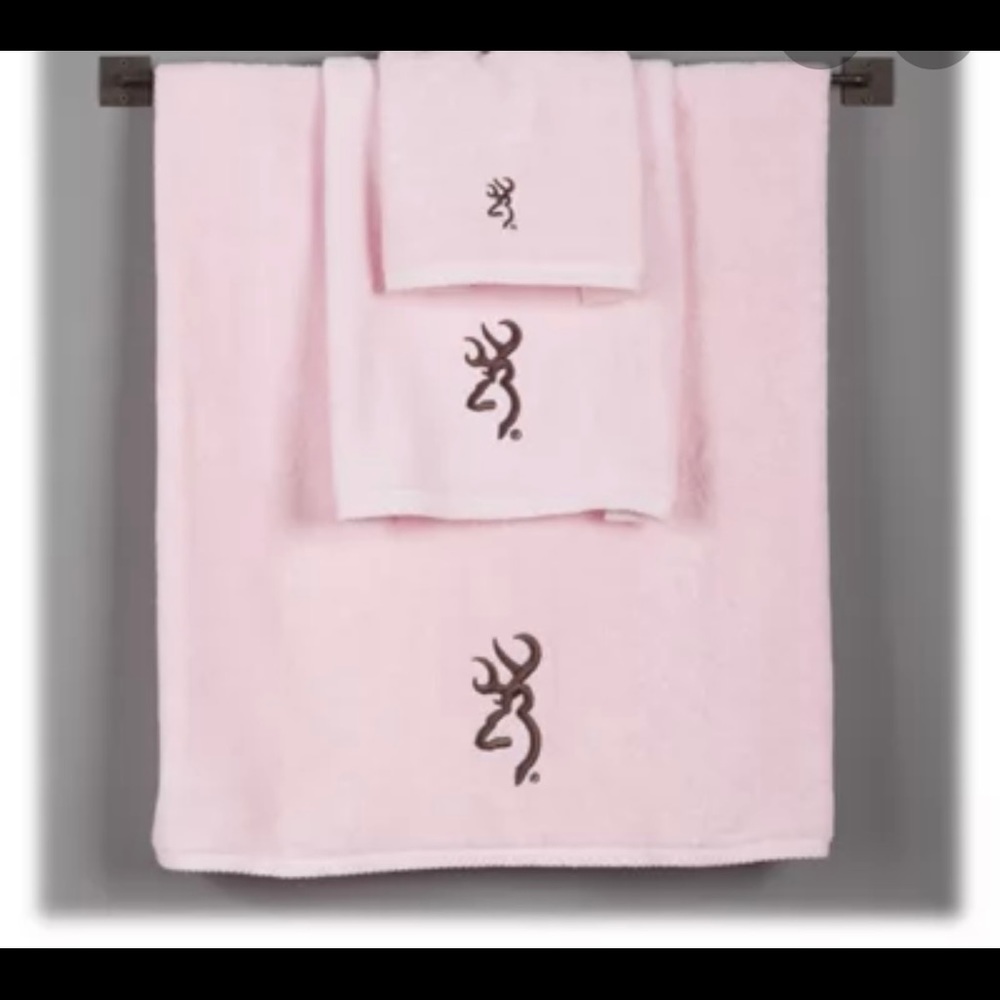 Browning buckmark pink towel set -only used for decoration